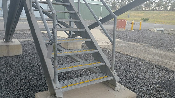 Steel grate stairs using U-Tred antislip stairnosings