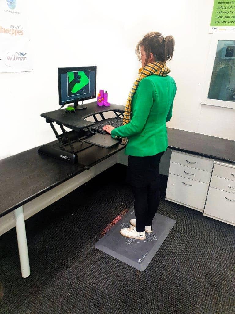 AMCO anti fatigue standing desk Vmat